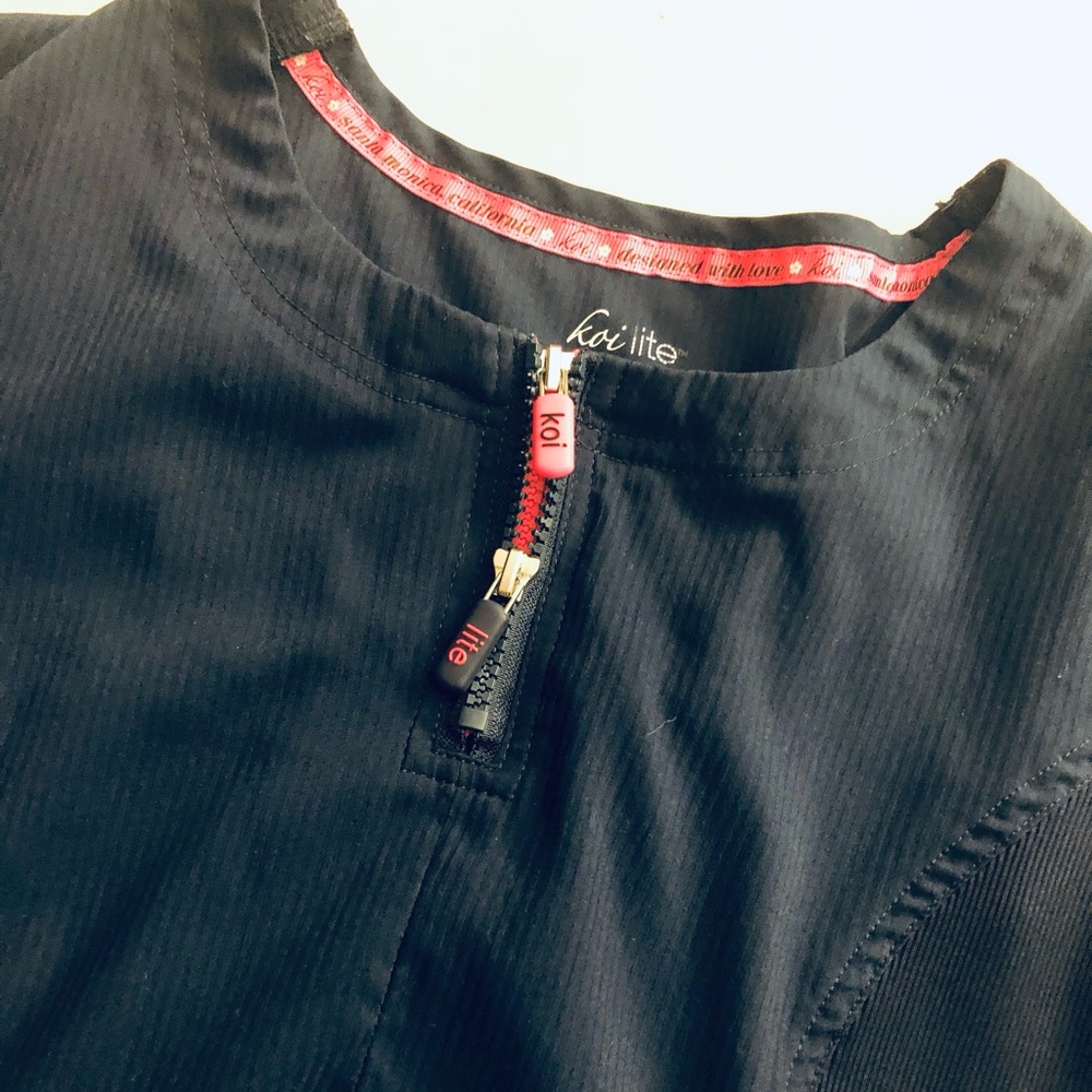 Koi brand blue and pink scrub set like new. Size Medium